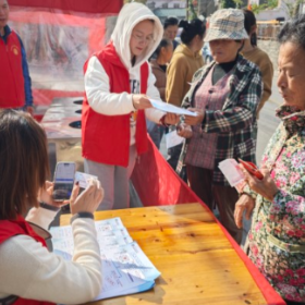 吕仙亭社区开展城乡居民医疗保险宣传活动
