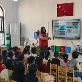 东茅岭街道:“垃圾分类启童心 幼儿园里绿意浓”主题实践活动