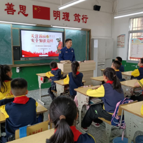 万家坡社区:开展消防安全知识进校园活动