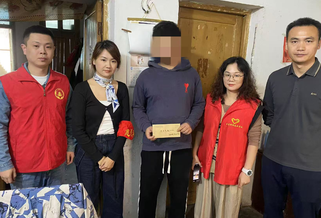 禁毒帮扶送温暖，点亮无毒人生