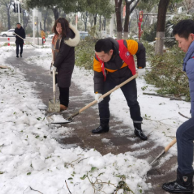 以“动”治“冻” 积极应对冰雪天气