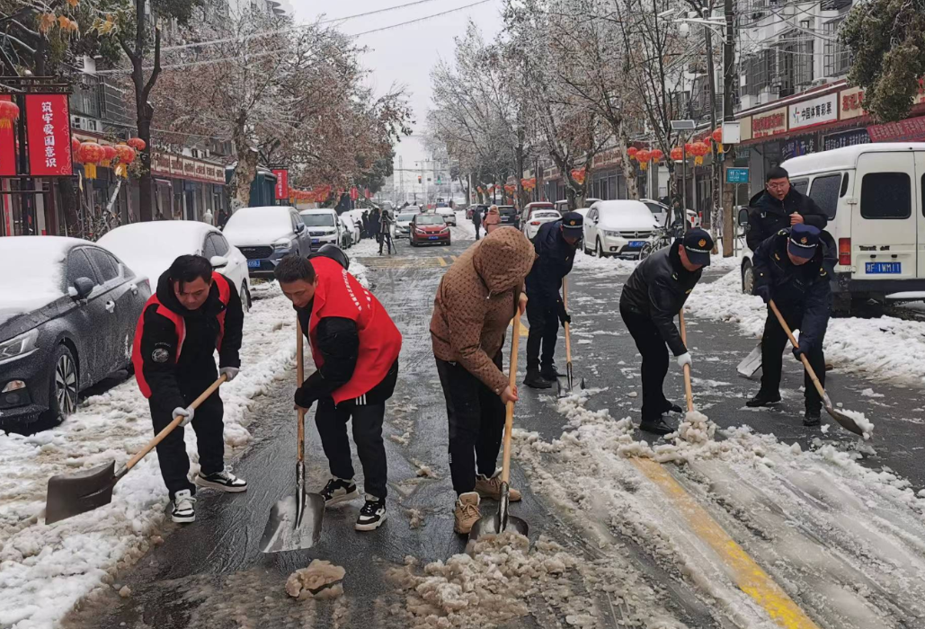 遇雪奋战·逆行守护，吕仙亭街道在行动