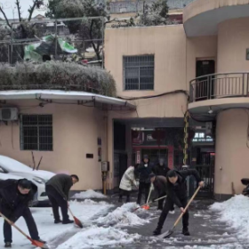 楼区水利局除雪破冰清障,守护群众平安出行