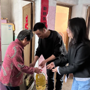 城陵矶街道人大工委贯彻十四届人大二次会议精神——走基层 访群众 送温暖
