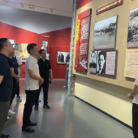 不要人夸好颜色，只留清气满乾坤—岳阳楼区委办党支部开展主题党日活动    