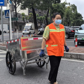推陈出新 环卫车辆“钢”上线