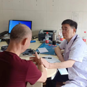 开展守护健康服务 中医义诊暖人心