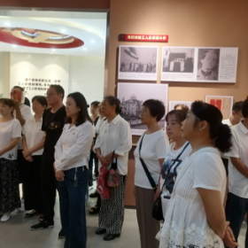 鄢家冲社区党委开展“砥砺革命精神，传承红色基因”主题党日活动