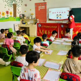 学坡社区 “童心向党” 活动走进幼儿园，红色教育点亮国庆欢乐时光