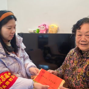 芋头田社区开展“浓浓组织情，新春送温暖” 慰问困难党员活动