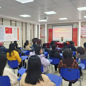 爱心妈妈进社区  结对帮扶送温暖