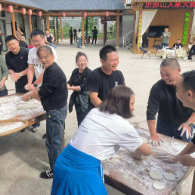 区禁违中心工会开展秋游暨登山活动 凝心聚力共促团结