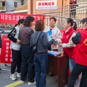 芋头田社区党委开展“人人有医保 家家都安康”主题宣传活动