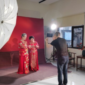吕仙亭社区党委开展“重阳拍摄忆芳华”公益摄影活动