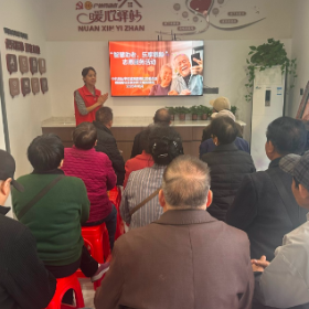 观音阁社区:情暖重阳,暖心驿站精准助老送技能