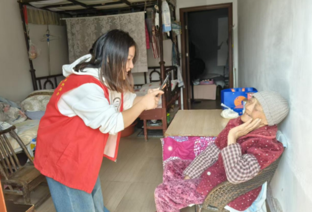 大屋湾社区：暖心服务上门 关爱直达心间
