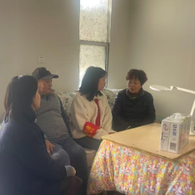 鄢家冲社区:冬日送暖 情系民心