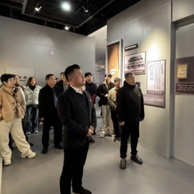 岳阳市直管公房运营服务中心开展"铭记英烈精神 锻造房管铁军"主题党日活动