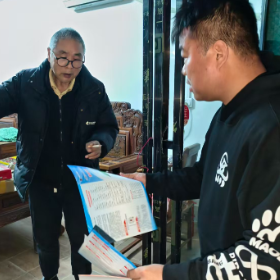 芋头田社区：入户宣传医保政策 贴心服务暖民心