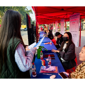 岳阳楼街道举办高校毕业生等青年就业服务攻坚招聘会