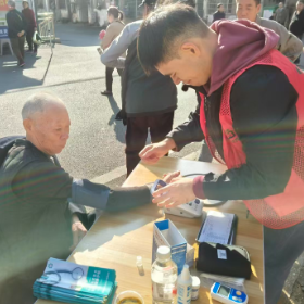 社区义诊暖人心 健康服务“零距离”