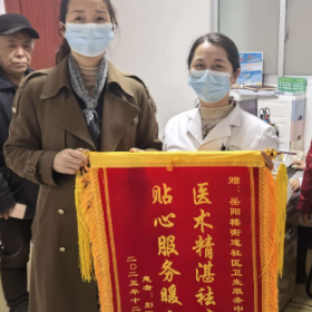 医术精湛祛病痛 贴心服务暖人心——社区家庭医师守护居民健康防线