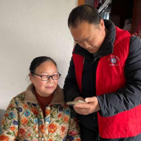 养老认证上门办 贴心服务暖人心—— 东茅岭社区开展上门养老认证服务