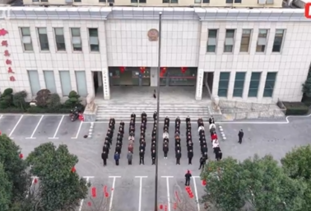 踔厉奋发 再启征程！梅溪街道举行新年升旗仪式