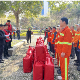 情系环卫工 春日送温暖——岳阳楼区市容环境卫生中心联合岳阳市城管局、岳阳市福利彩票发行中心开展慰问环卫工人活动