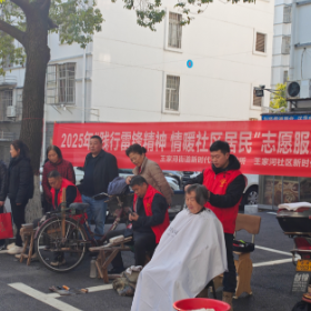 王家河社区:“践行雷锋精神 情暖社区居民”志愿服务活动