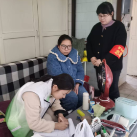 芋头田社区：开展低保年审 筑牢保障底线