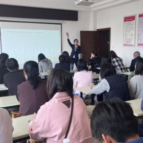 通海路管理处:解读手机成瘾秘密 倡导文明和谐家风