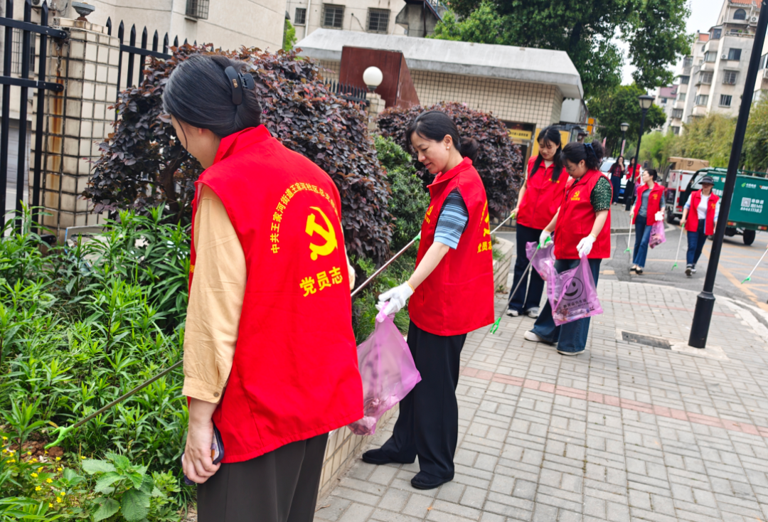 王家河社区“迎旅发 洁家园 美环境”志愿服务活动