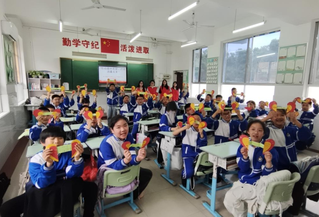 北环路社区：“劳动播种希望 汗水浇灌未来”五一主题活动