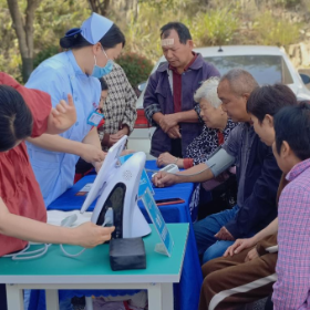 木里港管理处红旗社区开展爱心义诊便民服务活动