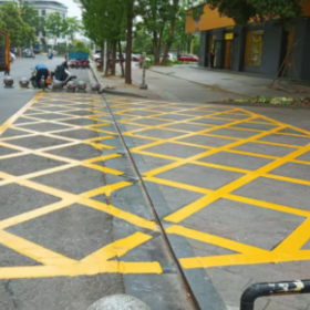枫桥湖街道：整治道路停车乱象 守护社区居民安全