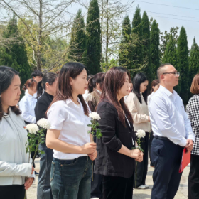 九华山社区联合高校开展我们的节日·清明绿色祭扫活动