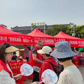 慈氏塔社区党委联合慈氏塔社区新时代文明实践站开展了2025年4月“宣惠民政策·圆最后一米”血吸虫病医疗救助政策宣讲活动