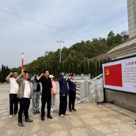 缅怀先烈寄哀思 红色传承勇担当