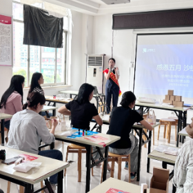 通海路管理处:沙画香薰融蜡烛DIY,临里共绘文明新风