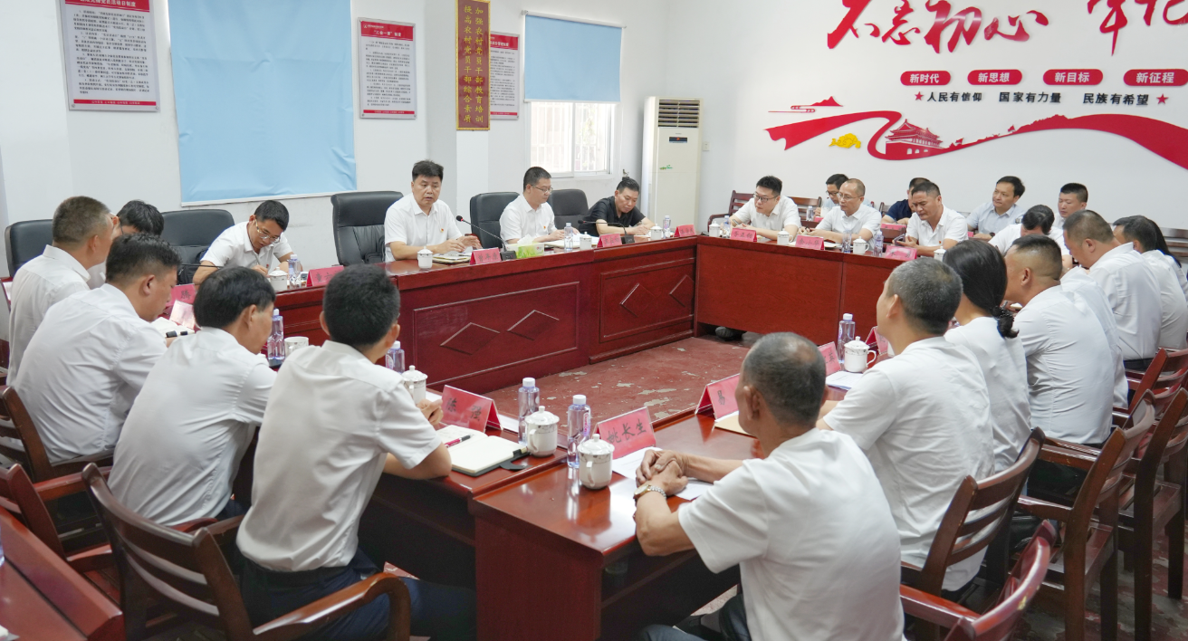 曾平原开展“七一”走访慰问并为基层党支部讲党课