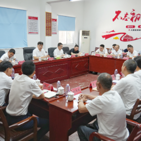 曾平原开展“七一”走访慰问并为基层党支部讲党课