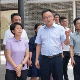 资阳区政府调研组来我区考察交流