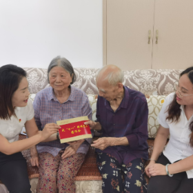 观音阁社区:七一慰问传党情 点滴关怀暖人心