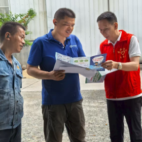 夏季反诈进小区 守护居民“钱袋子” 木里港管理处南港社区开展2025年反电诈宣传活动