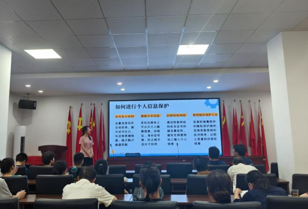 鹰山社区：“良工巧匠”三下乡，反诈宣传护万家