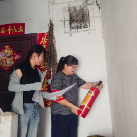 芋头田社区开展灭火器专项检查行动