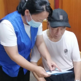 签约有感 健康可及：家庭医生上门解八旬老人就医难题 