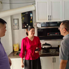 “双节同庆情更浓 同心聚力暖人心”木里港管理处开展民族团结进步宣传活动