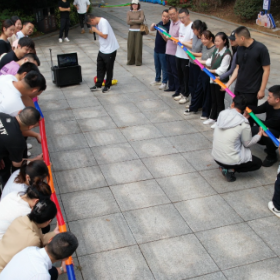 岳阳楼区城管督查考评中心趣味竞赛活动:凝心聚力展风采,趣味竞技促活力